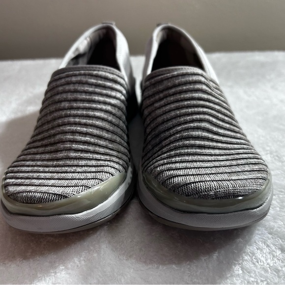 Bzees Taupe Women's Slip-On Loafers Flats Size 9 - Picture 3 of 11